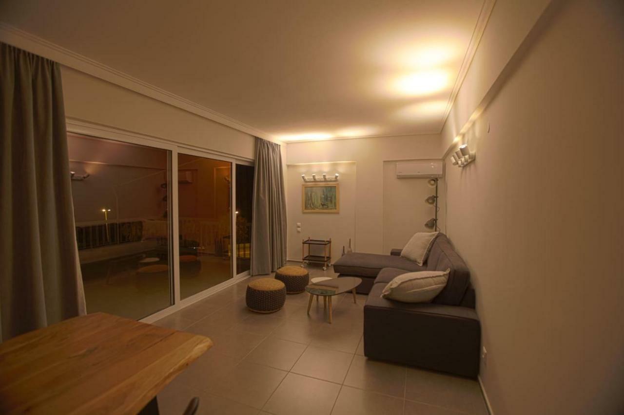 Seaside Renovated Top Floor Apartment Saronida Exterior foto